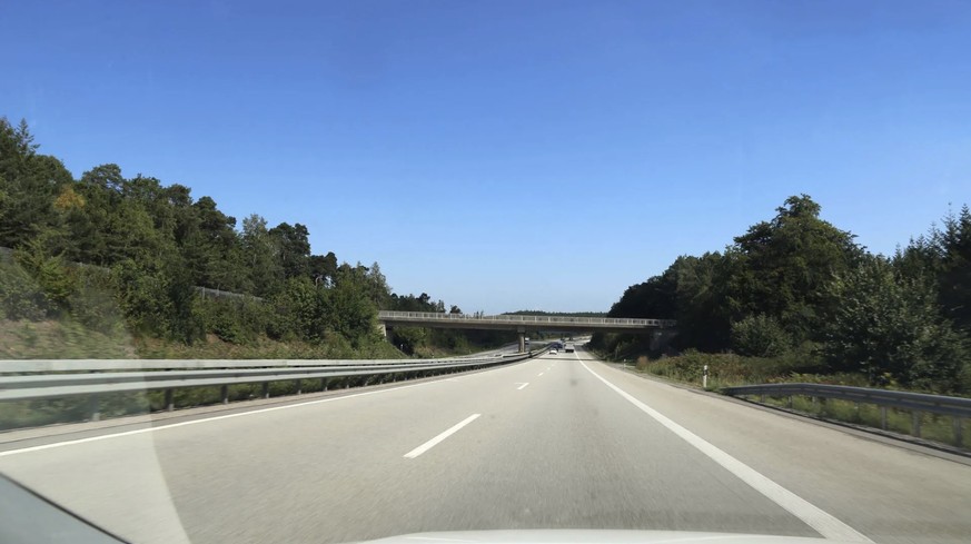 Freie Autobahn: Einen besonders grossen Einfluss auf die Reichweite hat die Rekuperation bei Elektroautos dort, wo gebremst werden muss.