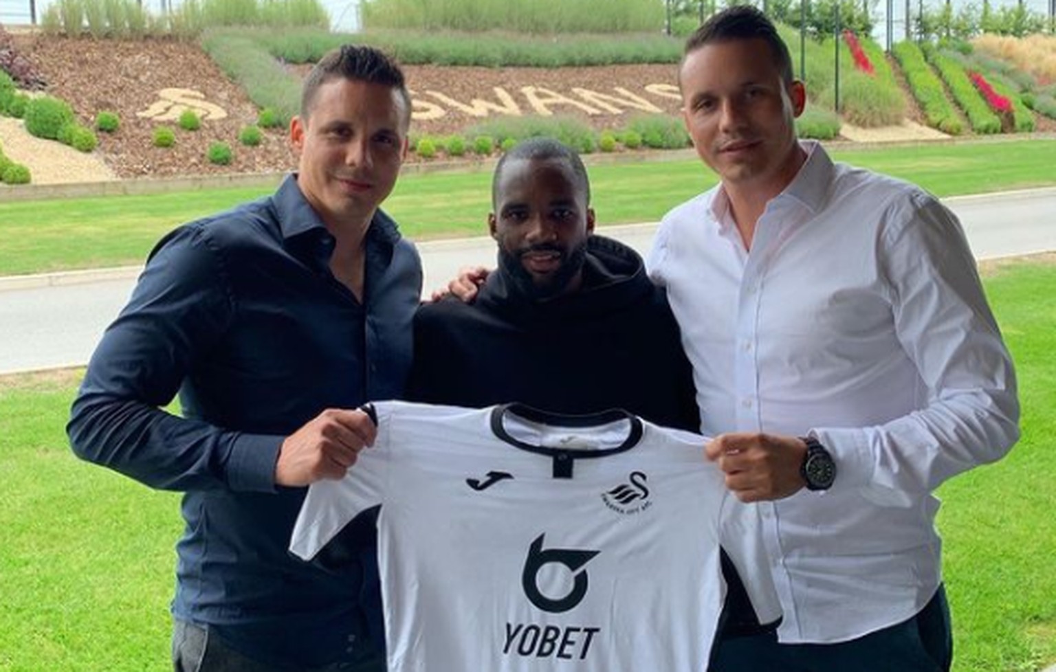 Im Sommer 2019 transferierten die Degen-Brüder Aldo Kalulu für eine Saison vom FCB zu Swansea City. 