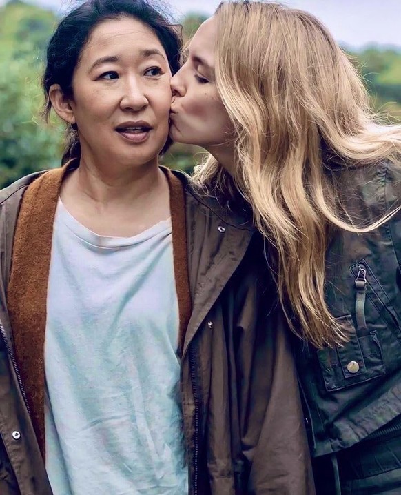 Sandra Oh and Jodie Comer in Hello, Losers (2022)