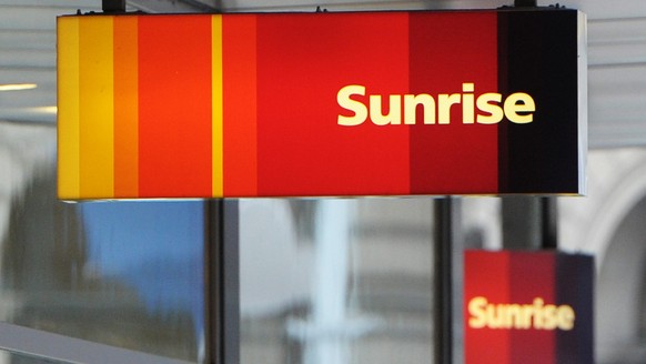 ARCHIV --- ZU DEN QUARTALSZAHLEN VON SUNRISE STELLEN WIR IHNEN FOLGENDES BILD ZUR VERFUEGUNG --- Das Logo des Telekommunikationsunternehmens Sunrise, aufgenommen am Mittwoch, 24. Oktober 2012, in Zuer ...