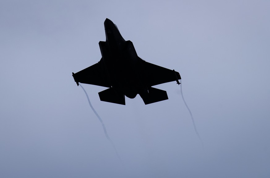 ARCHIV -- DER NATIONALRAT TRITT AUF KAUF DES F-35 JETS EIN -- Lockheed Martin F-35A fighter jet is pictured during a test and evaluation day at the Swiss Army airbase, in Payerne, Switzerland, Friday, ...