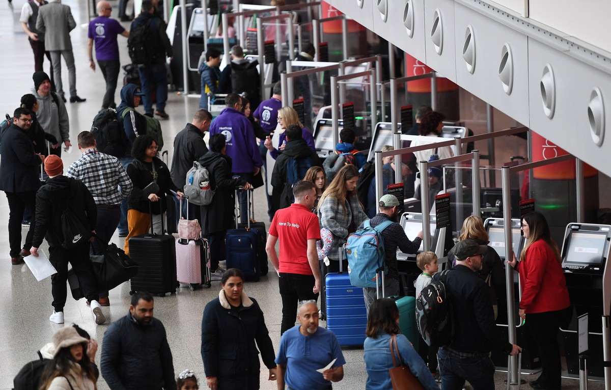 epa10552332 Travellers queue to check-in at Heathrow Airport in London, Britain, 31 March 2023. Heathrow security staff began a nine day walk out over pay and conditions. Airport officials have resume ...