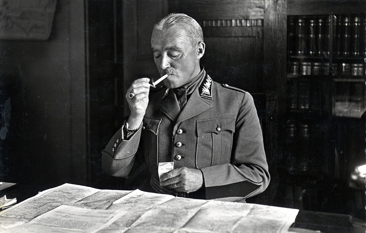 Le général Guisan fit en sorte que les cartes du pays ne soient plus en vente pendant la Seconde Guerre mondiale.
https://www.historic.admin.ch/media/image/3f4250b8-d9db-4eda-8f80-fb1619f86614