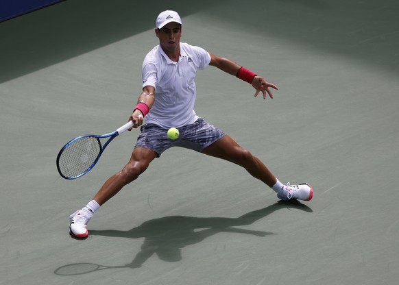 epa08639945 Jaume Munar of Spain hits a return to Dominic Thiem of Austria during their match on the second day of the US Open Tennis Championships the USTA National Tennis Center in Flushing Meadows, ...