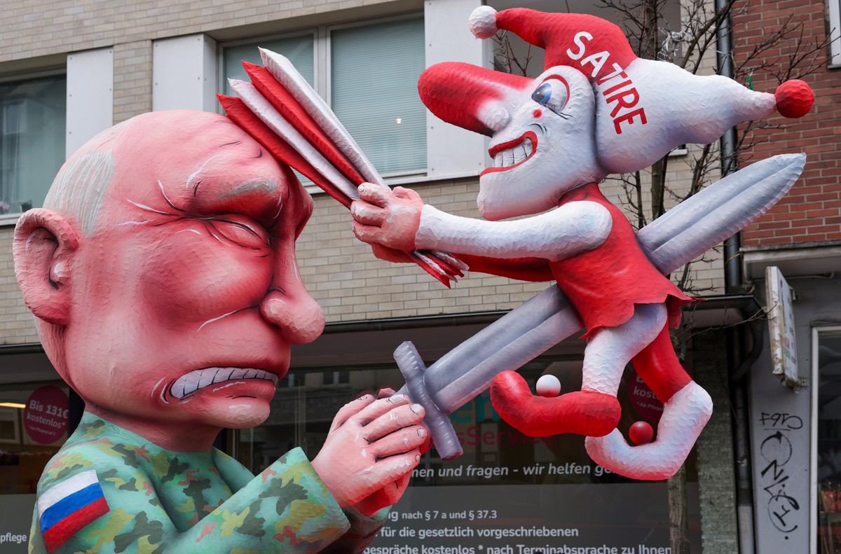 epa12745746 A carnival float built by float designer Jacques Tilly, titled Putins Narrenfreiheit and depicting Russian President Vladimir Putin, is ready for the start of the annual Rose Monday (Rosen ...