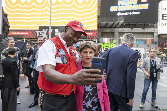 Sightseeing agent Alpha from Ghana, left, takes a selfie with Viola Amherd, Swiss Federal Councillor and Defense minister, at the sidelines of a special &quot;Inside Out art activation&quot; to celebr ...