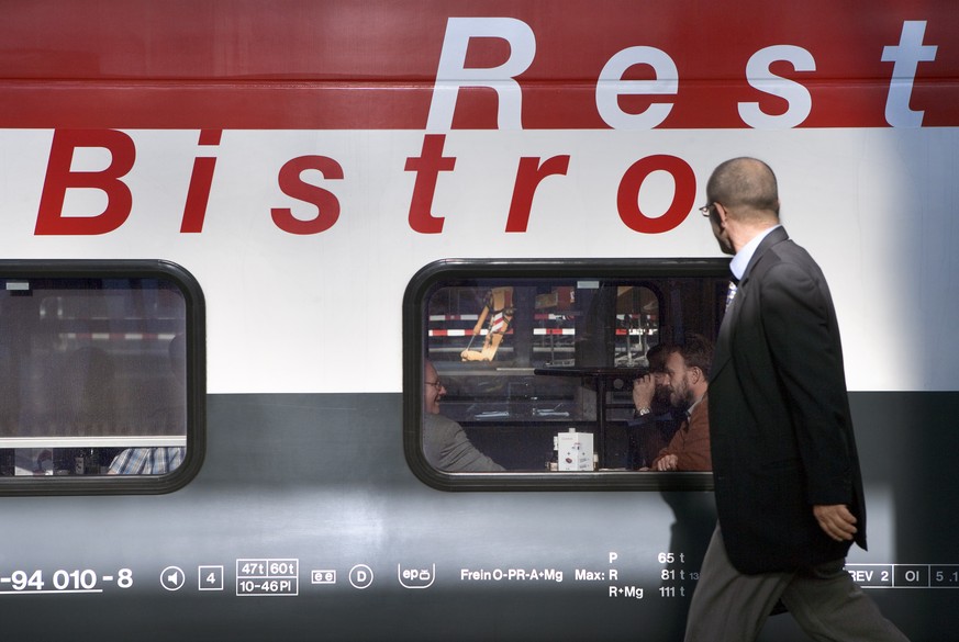 ZUR HEUTIGEN VORSTELLUNG DES NEUEN CATERINGKONZEPTS DER SBB, STELLEN WIR IHNEN AM MITTWOCH, 28. SEPTEMBER 2016, FOLGENDES ARCHIVBILD ZUR VERFUEGUNG - Logo des elvetino Speisewagens von aussen, aufgeno ...