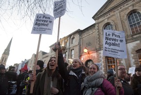 Gegenwind: Bei Le Pens Auftritt an der Universität Oxford, protestierten am Donnerstag mehrere hundert Studenten.