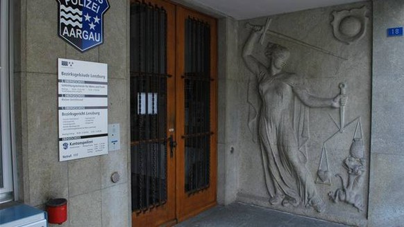 Ob der Polizist ein Amtsgeheimnis an seine Affäre weitergab, wurde am Bezirksgericht Lenzburg nicht klar – er wurde freigesprochen. (AZ/Archiv)

© Elia Diehl