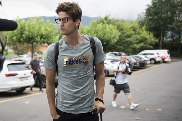 Timm Klose bei der Ankunft im Hotel Panorama Resort und Spa, aufgenommen am Montag, 29. August 2016, in Feusisberg. Am 6. September trifft die Schweizer Fussballnationalmannschaft im WM Qualifikation  ...