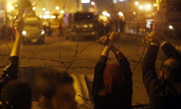 Gleich nach der Bekanntgabe, dass Mubaraks Anklage fallengelassen wurde, kam es in Kairo zu Zusammenstössen zwischen Protestierenden und der Polizei.&nbsp;