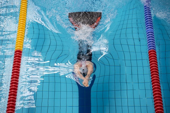 epa08238286 A swimmer competes in the 800m surface swimming of the Finswimming World Cup in the Bitskey Aladar Swimming Pool in Eger, Hungary, 22 February 2020. EPA/Peter Komka HUNGARY OUT