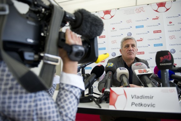 Vladimir Petkovic kann sich kaum vor dem Medieninteresse retten.