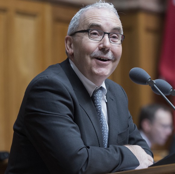 Hans Grunder (BDP/BE) aeussert sich zur Debatte ueber die Umsetzung der Zweitwohnungsinitiative am Dienstag, 3. Maerz 2015, im Nationalrat in Bern. (KEYSTONE/Lukas Lehmann)