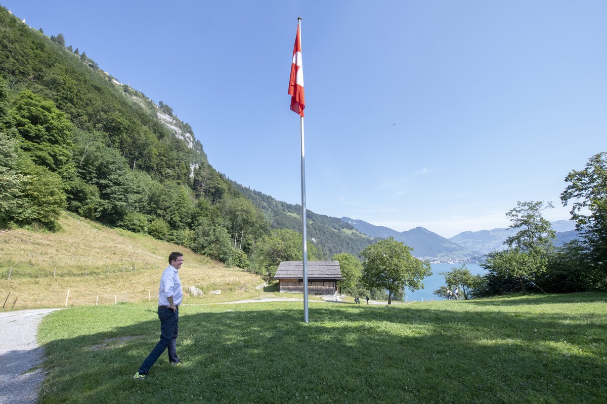 Der SVP-Praesident Albert Roesti waehrend einem Medienspaziergang unter dem Motto "Hintergrundgespraeche", am Donnerstag, 25. Juli 2019, auf dem Ruetli. (KEYSTONE/Urs Flueeler)