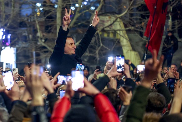 epa12616399 Acting Prime Minister of Kosovo and leader of Vetevendosje (LVV) party Albin Kurti (C), greets supporters in Pristina, Kosovo, 28 December 2025. Preliminary results indicated a strong perf ...