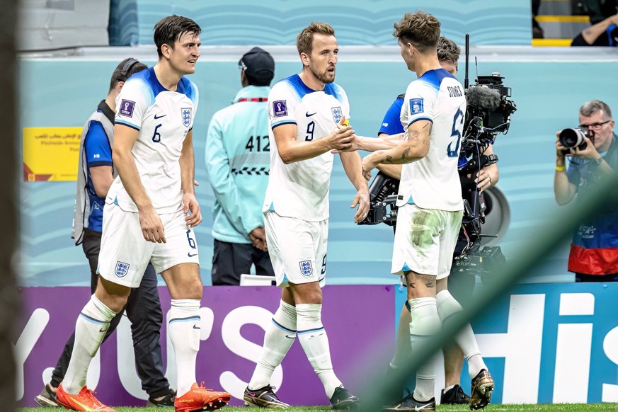 AL KHOR, 04-12-2022, Al Bayt Stadium, World Cup 2022 in Qatar game between England and Senegal, England player Harry Kane scores the 2-0 and celebrating the goal England - Senegal PUBLICATIONxNOTxINxN ...