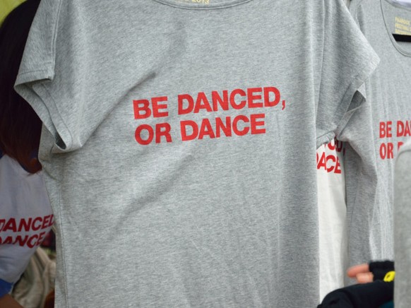 engrish japanische t-shirts englisch asien china korea übersetzung lustig dumm gelaufen http://www.sadanduseless.com/