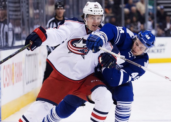 Dean Kukan (li.) spielt in der NHL bei Columbus stark auf.&nbsp;