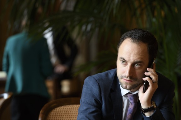 Christian Wasserfallen, FDP-BE, am Telefon an der Fruehlingssession der Eidgenoessischen Raete, am Mittwoch, 7. Maerz 2018 in der Wandelhalle des Nationalrats in Bern. (KEYSTONE/Anthony Anex)