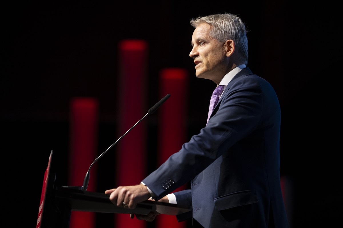 Bundesrat Beat Jans spricht am Parteitag der SP Schweiz, am Samstag, 17. Oktober 2026 in Thun. (KEYSTONE/Anthony Anex)