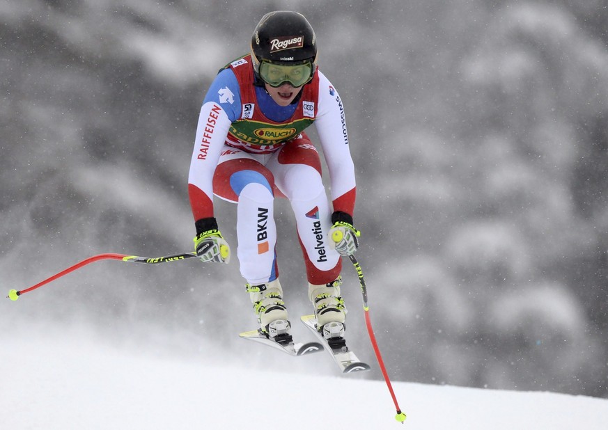 Switzerland&#039;s Lara Gut makes her way down the course during the women&#039;s World Cup super-G ski race at Lake Louise, Alberta, Sunday, Dec. 4, 2016. (Jonathan Hayward/The Canadian Press via AP)