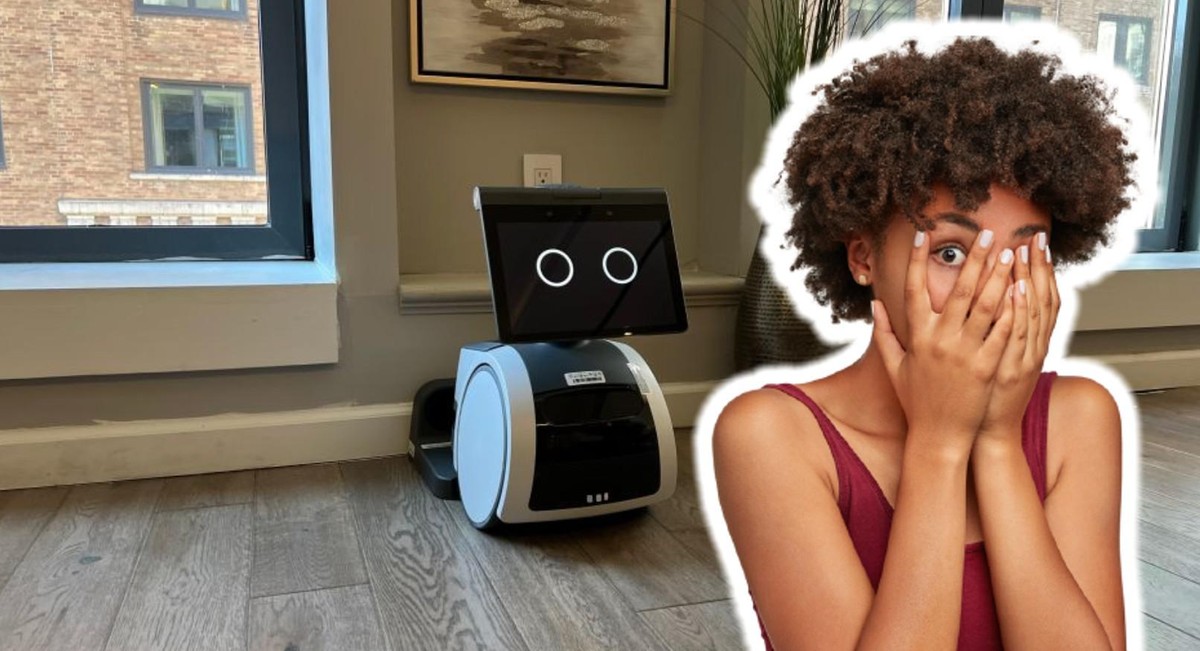 jeune femme peur panique amazon astro robot maison surveillance