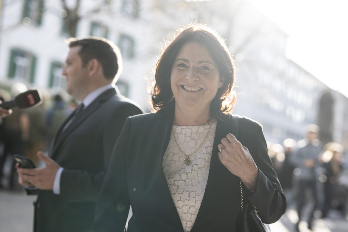 Anna Giacometti (FDP) nach der Wiederwahl zur Nationalraetin, am Sonntag, 22. Oktober 2023 in Chur. Die Schweizer Buergerinnen und Buerger waehlen das Bundesparlament mit den beiden Kammern Nationalra ...