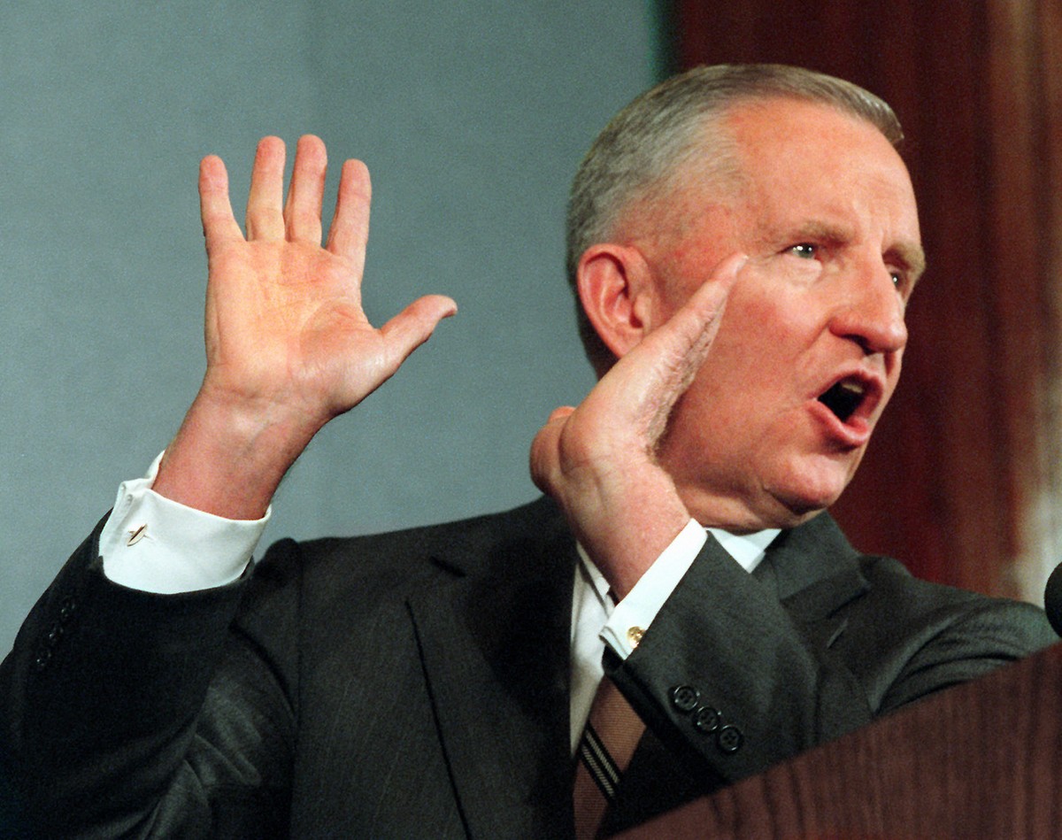 Reform Party Presidential candidate Ross Perot speaks at the National Press Club in Washington Thursday Oct. 24, 1996 where he called Republican Presidential candidate Bob Dole's effort to persua ...