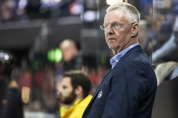 SC Bern Cheftrainer Kari Jalonen waehrend dem vierten Eishockey Playoff-Finalspiel der National League zwischen dem EV Zug und dem SC Bern, am Donnerstag, 18. April 2019, in der Bossard Arena in Zug.  ...