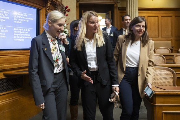 Die neu gewaehlten Ratsmitglieder Anna Rosenwasser, SP-ZH, Andrea Zryd, SP-BE, und Bettina Balmer, FDP-ZH, von links, beim Empfangstag der neu gewaehlten Ratsmitglieder, am Freitag, 24. November 2023, ...
