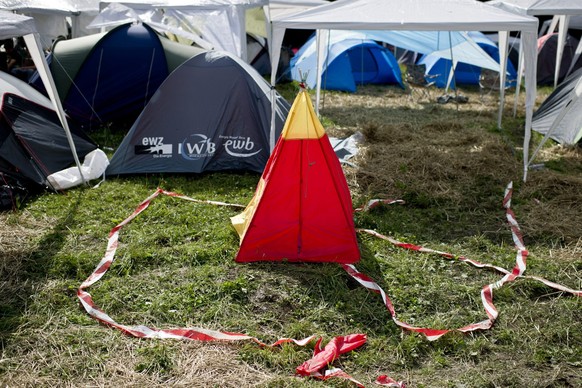 Ein kleines Zelt am Openair St. Gallen am Freitag, 1. Juli 2011 im Sittertobel St. Gallen. (KEYSTONE/Ennio Leanza)....A small tent pictured at the Openair St. Gallen Festival in St. Gallen, Switzerlan ...
