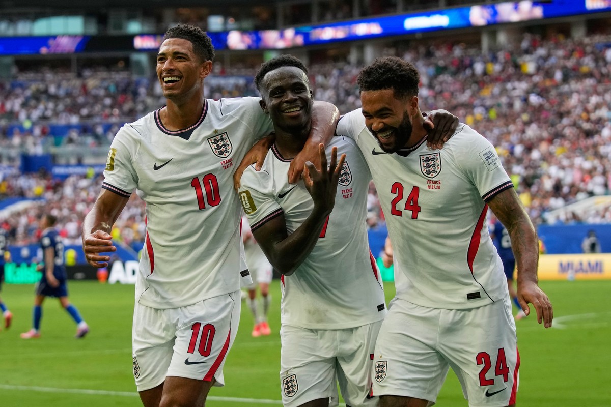England's Bukayo Saka (7) celebrates scoring his side's 5th goal from the penalty spot during the World Cup third-place playoff soccer match between France and England in Miami Gardens, Fla. ...