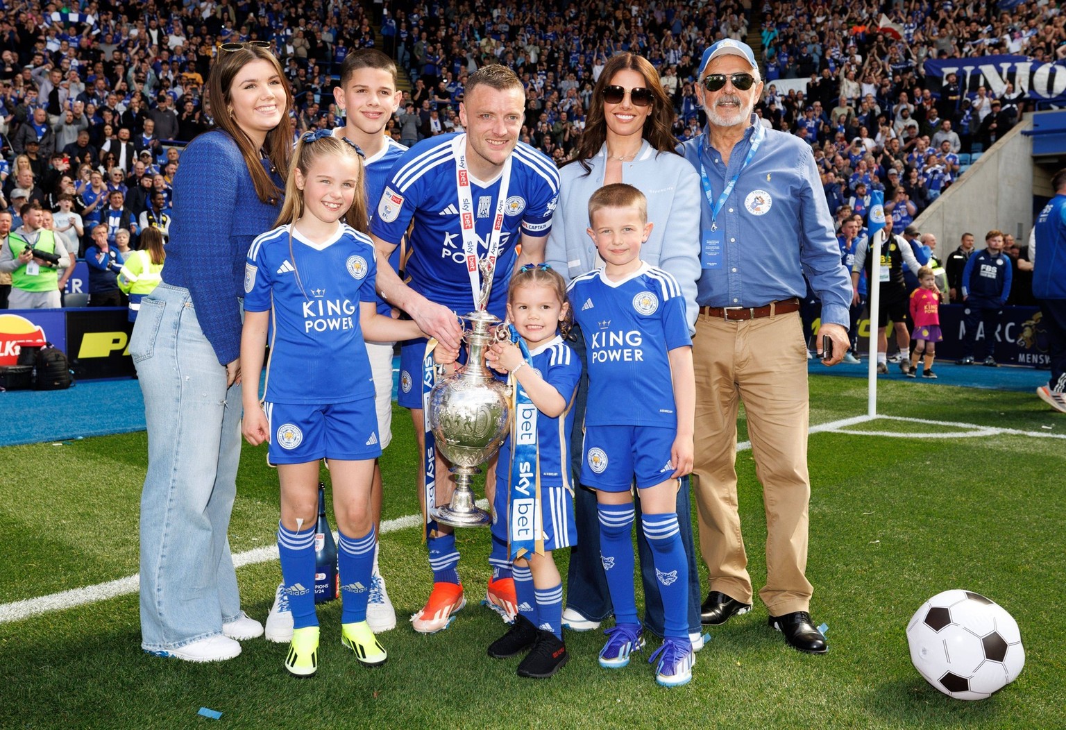 Jamie Vardy of Leicester City poses with his family. Leicester City v Blackburn Rovers, EFL Sky Bet Championship, Football, King Power Stadium, Leicester, UK - 04 May 2024 EDITORIAL USE ONLY No use wi ...