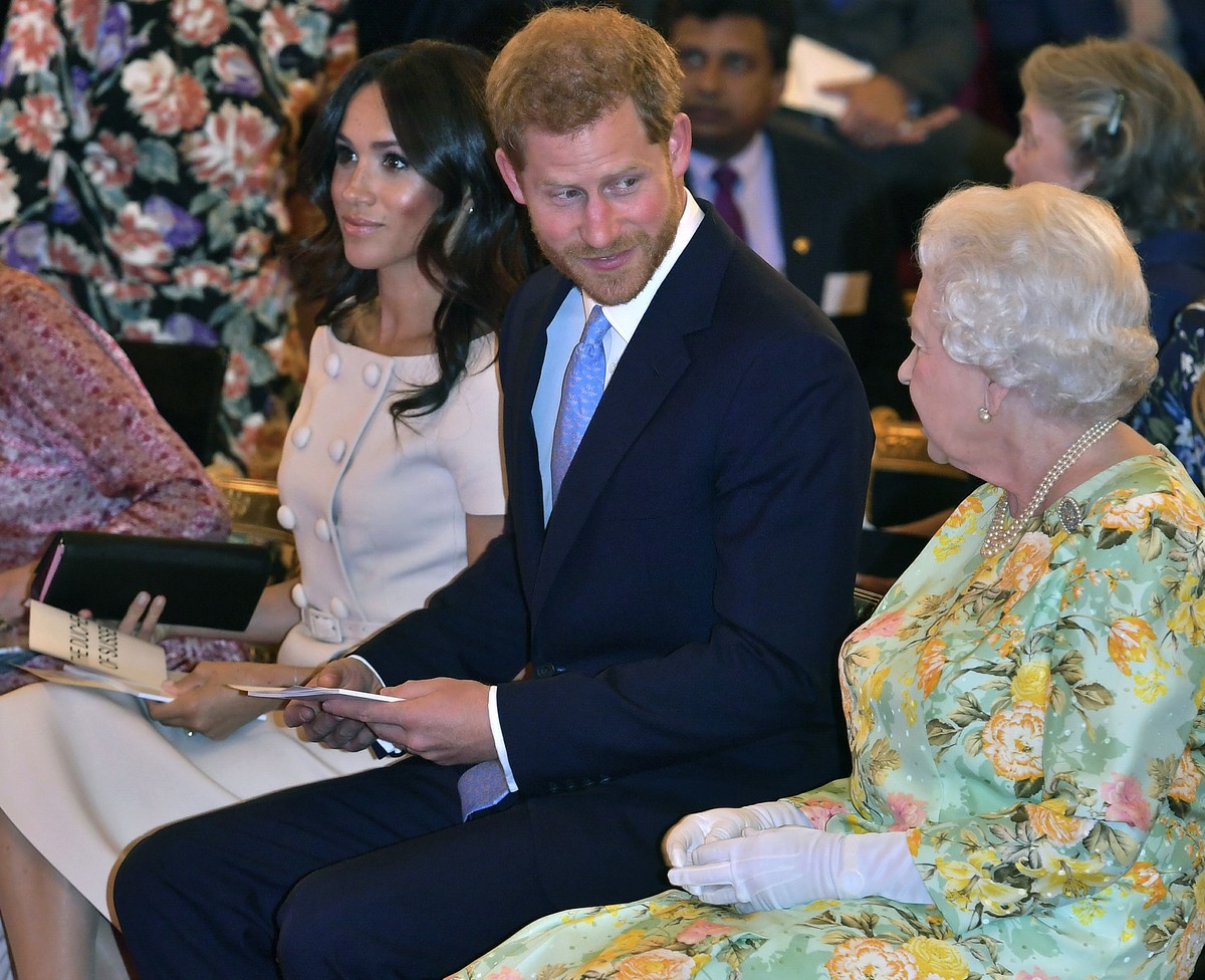 Britain's Queen Elizabeth, Prince Harry and Meghan, Duchess of Sussex attend the Queen's Young Leaders Awards ceremony at Buckingham Palace in London, Tuesday, June 26, 2018. (John Stillwell ...
