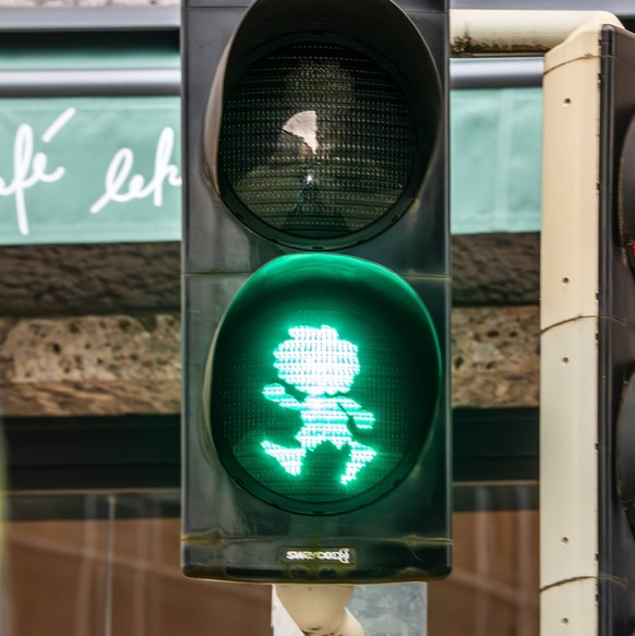 Erste Pumuckl-Ampel wurde heute eingeweiht, M�nchen, 6. Februar 2025 Deutschland, M�nchen, 6. Februar 2025, M�nchens erste Pumuckl-Ampel wurde heute enth�llt, steht an der Kreuzung Liebigstra�e, Trift ...