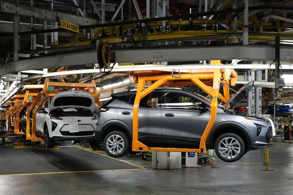 File - Vehicles move along the 2023 Chevrolet Bolt EV and EUV assembly line at the General Motors Orion Assembly on June 15, 2023, in Lake Orion, Mich. (AP Photo/Carlos Osorio, File)
US EV Market