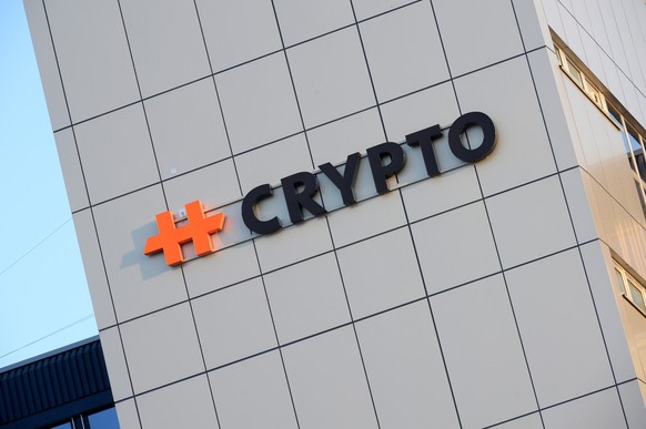 cryptoleaks Das Logo des Chiffriergeraete-Herstellers Crypto am Hauptsitz in Steinhausen im Kanton Zug am Donnerstag, 19. Februar 2015. (KEYSTONE/Urs Flueeler)