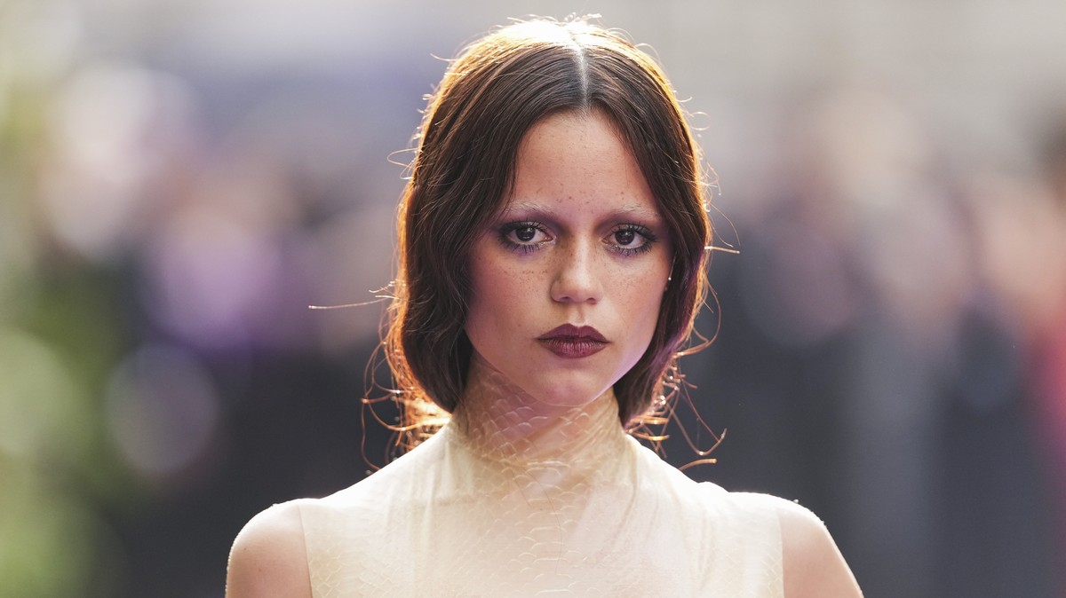 «Tired Girl» - le look fatigué est maintenant tendance
Jenna Ortega