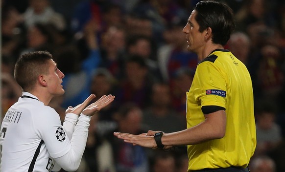 Football Soccer - Barcelona v Paris St Germain - UEFA Champions League Round of 16 Second Leg - The Nou Camp, Barcelona, Spain - 8/3/17 Paris Saint-Germain&#039;s Marco Verratti gestures to referee De ...