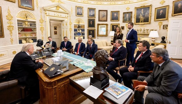 Schweizer Wirtschaftsführer bei Donald Trump Oval Office Partners Group Swiss business Diego Aponte MSC Jean-Frédéric Dufour Rolex Alfred Gantner Daniel Jaeggi Mercuria Johann Rupert Richemont Marwan  ...