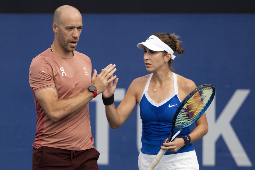 Switzerland&#039;s Belinda Bencic and her coach Martin Hromkovic during a training session at the Ariake Tennis Center at the 2020 Summer Olympics, in Tokyo, Japan, Thursday, July 22, 2021. (KEYSTONE/ ...