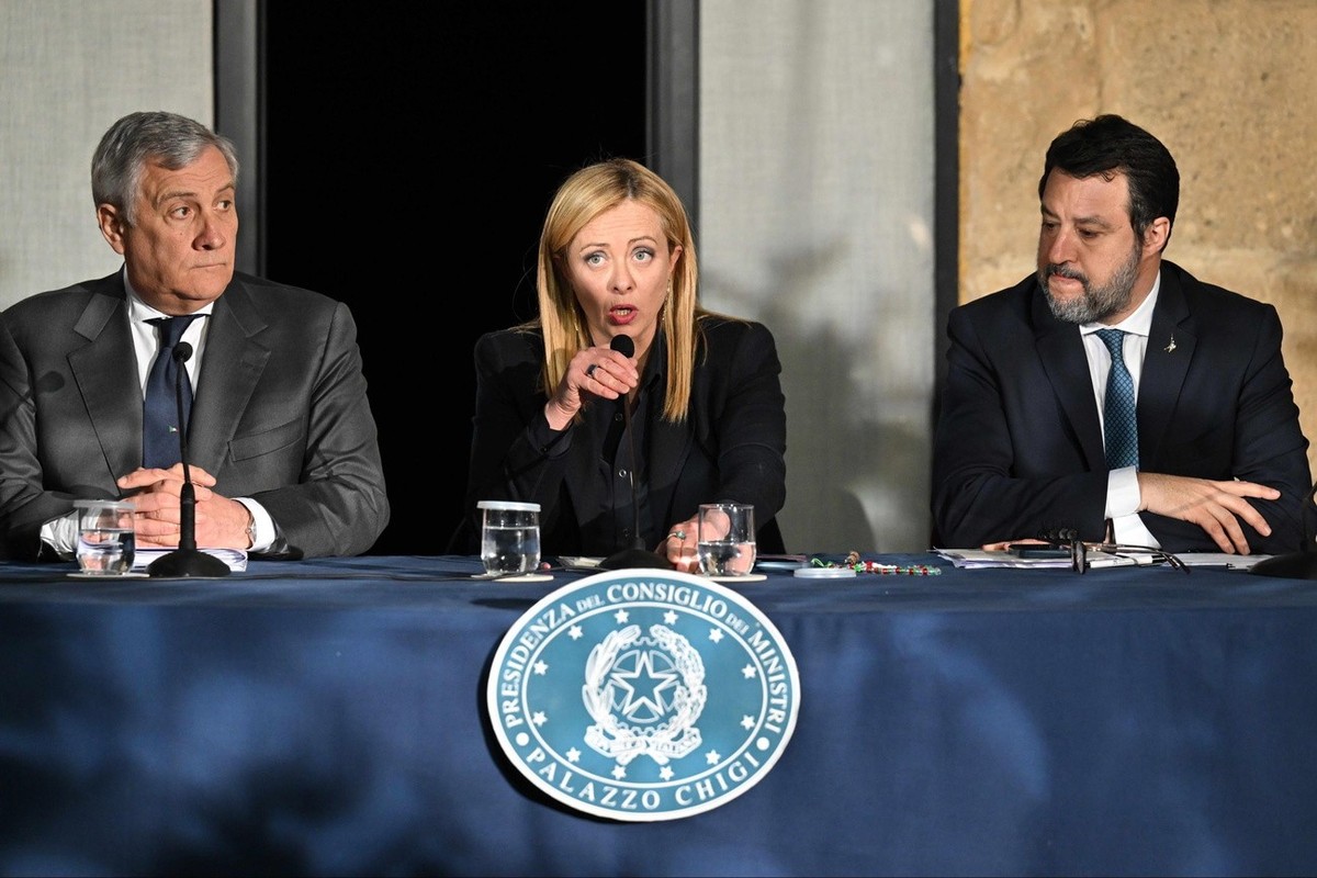 epa10511832 Italian Prime Minister Giorgia Meloni (C), and the Deputy Prime Ministers Matteo Salvini (R) and Antonio Tajani (C) address a press conference after a meeting of the Italian Council of Min ...