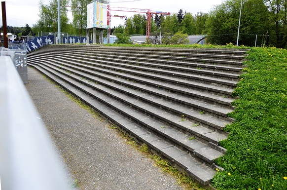 Die leere Tribuene der Gaestefans, aufgenomen vor dem Fussballspiel der Super League zwischen dem FC Aarau und dem FC Zuerich, am Samstag, 25. April 2015, in Aarau. Die Aargauer Polizei hat am Samstag ...