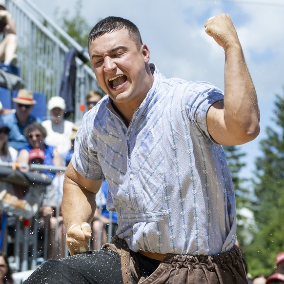 Werner Schlegel im 4. Gang beim traditionellen Schwingfest auf dem Stoos vom Sonntag, 14. Juni 2026. (KEYSTONE/Urs Flueeler)