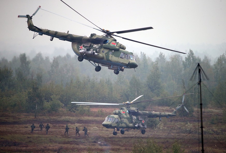 Weissrussische Helikopter bei gemeinsamer Militärübung mit Russland.
