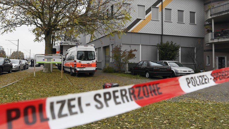 Polizei-Razzia in der An&#039;Nur-Moschee in Winterthur, am Mittwoch, 2. November 2016. 
Am fruehen Mittwochmorgen hat die Kantonspolizei Zürich zusammen mit der Stadtpolizei Winterthur die An&#039;N ...