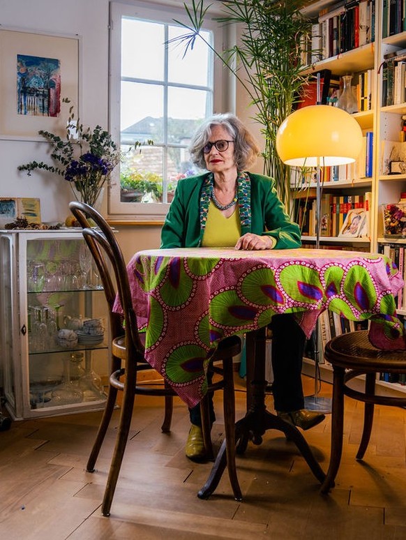Historikerin Elisabeth Joris in ihrer Wohnung in Zürich
