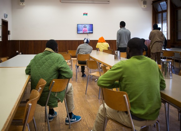 Asylbewerber in der Kaserne von Losone/TI.