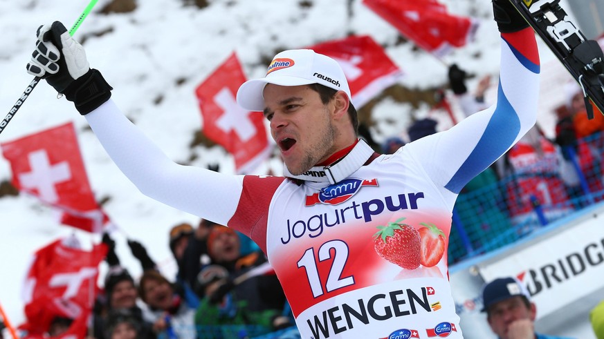 Küng feiert den Lauberhorn-Sieg 2014. In diesem Jahr muss er kurz vor dem Klassiker Forfait geben.